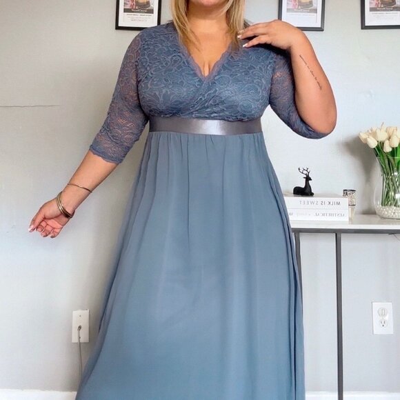 Elegant Long Sleeve Lace Dress in Blue - Picture 2 of 9